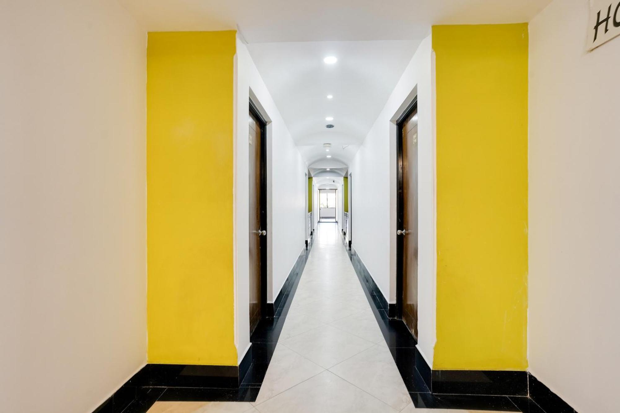 Super Townhouse Margao Near Railway Station Hotell Exteriör bild